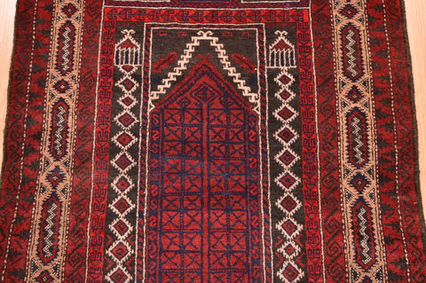 Baluch Red Hand Knotted 30 X 47 Area Rug 100-89921 Image 7